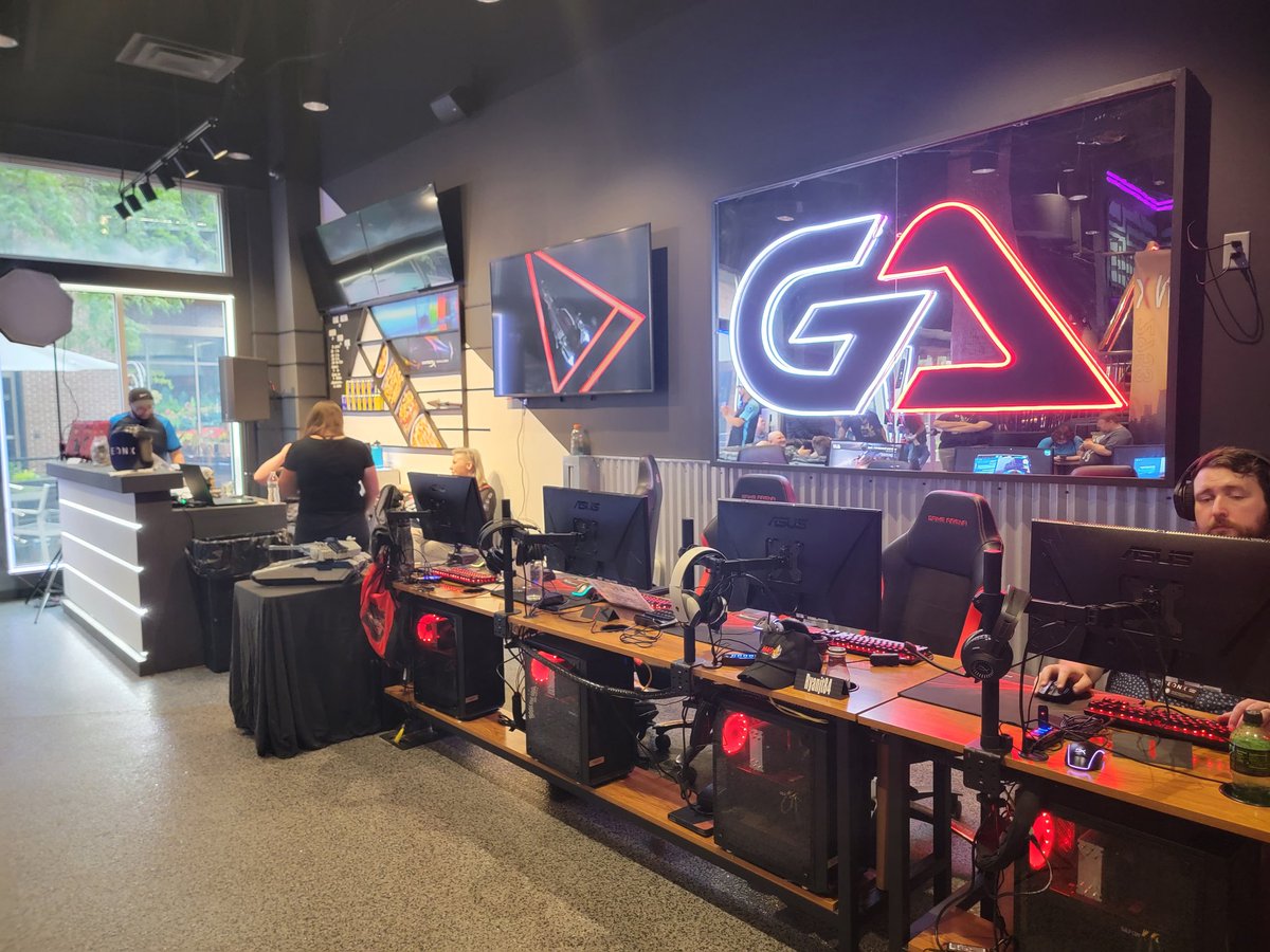 RecklessOC's tweet image. I respect the hell out of this community! These events bring so many people together and create many new friends. Much love and awesome time. I'm going to try and do my best to make the @barcitizensc in NJ, my hometown! #StarCitizen