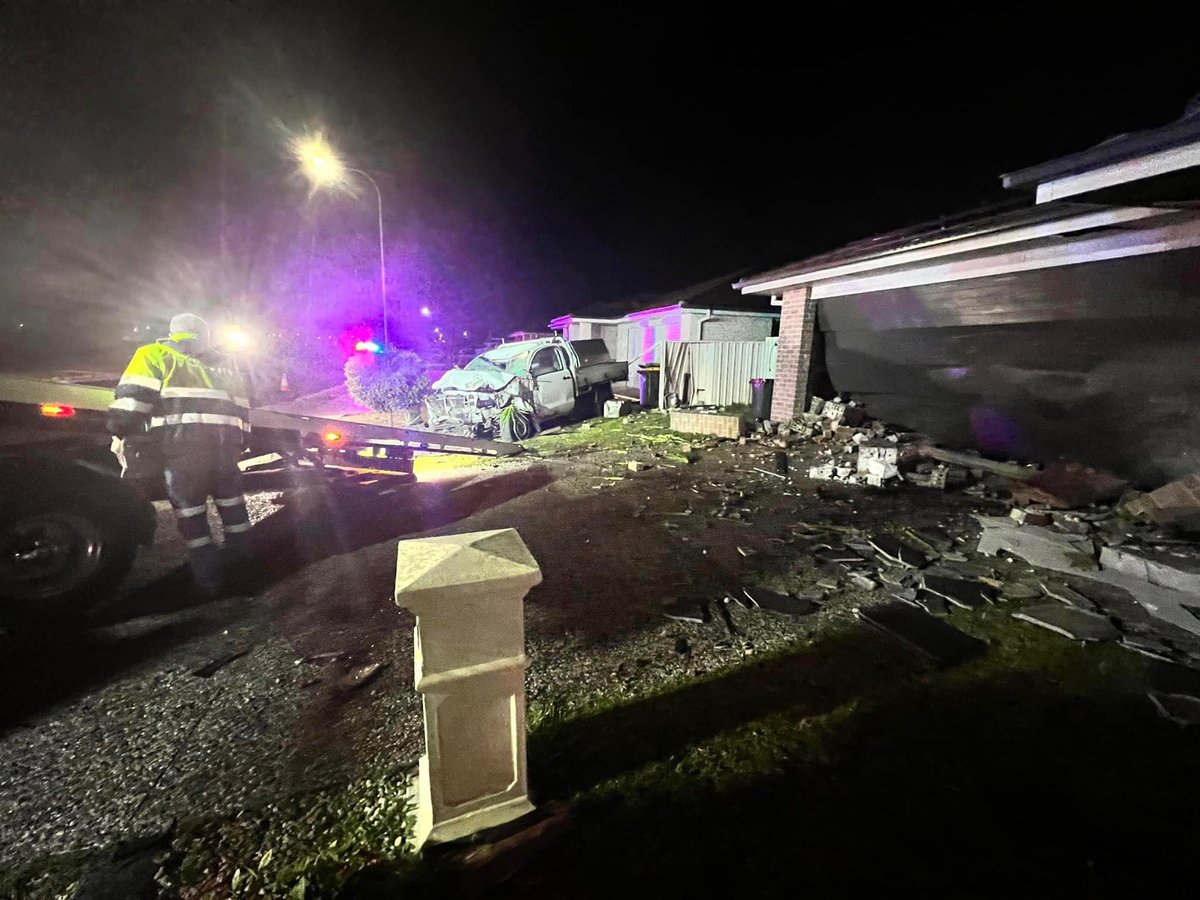 JemmaPepper_'s tweet photo. A ute has smashed into the front of a family home in Old Bar overnight. Neighbours said the couple and their young child were sleeping in the back rooms at the time - no injuries. Today, the road is covered in debris. It’s alleged the driver was under the influence. https://t.co/ffMfJNwBzP