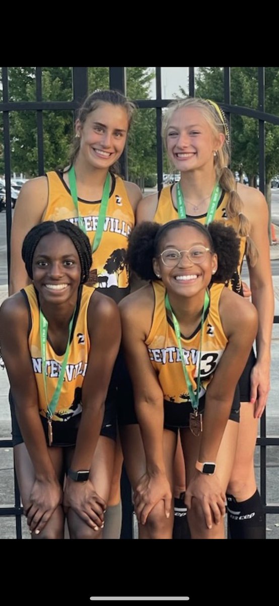 TrackElks's tweet photo. How about these ladies!! Congratulations to the foursome of Keller, Jessup Aiken, Turner &amp; Williams on the 4th place finish in yet another school record!! So impressed with the tenacity you all showed today!! #Jaws https://t.co/7hL28W2g3d