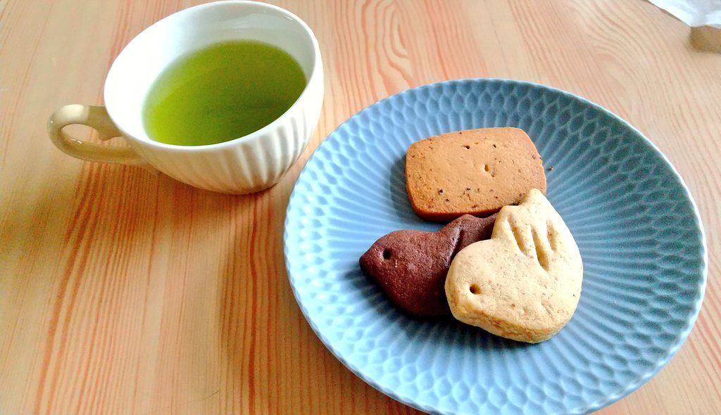 ルピシア深蒸煎茶程よい苦味で美味
鳥クッキー添えて。可愛い💓
#茶好連