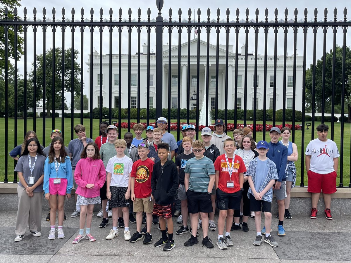 AmyWalkerKS's tweet photo. Important day to visit a few important buildings. #MyTourView @SToursofAmerica https://t.co/YnRmzYXW9R
