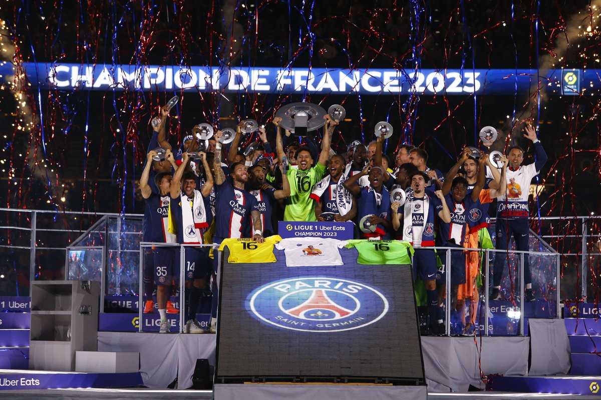pf_gomez's tweet photo. Paris est magique!!! Champions!🔴🔵♥️ https://t.co/uQ8wawoKVZ