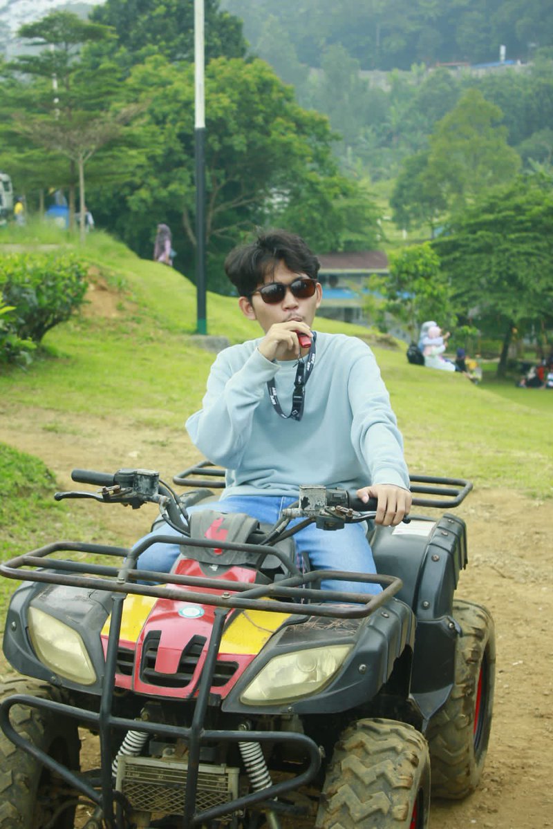 ikhsaneis's tweet photo. Name: Bari. 
Age: 21. 
City: Jakarta. 
Status: Single. https://t.co/17emChYfIs