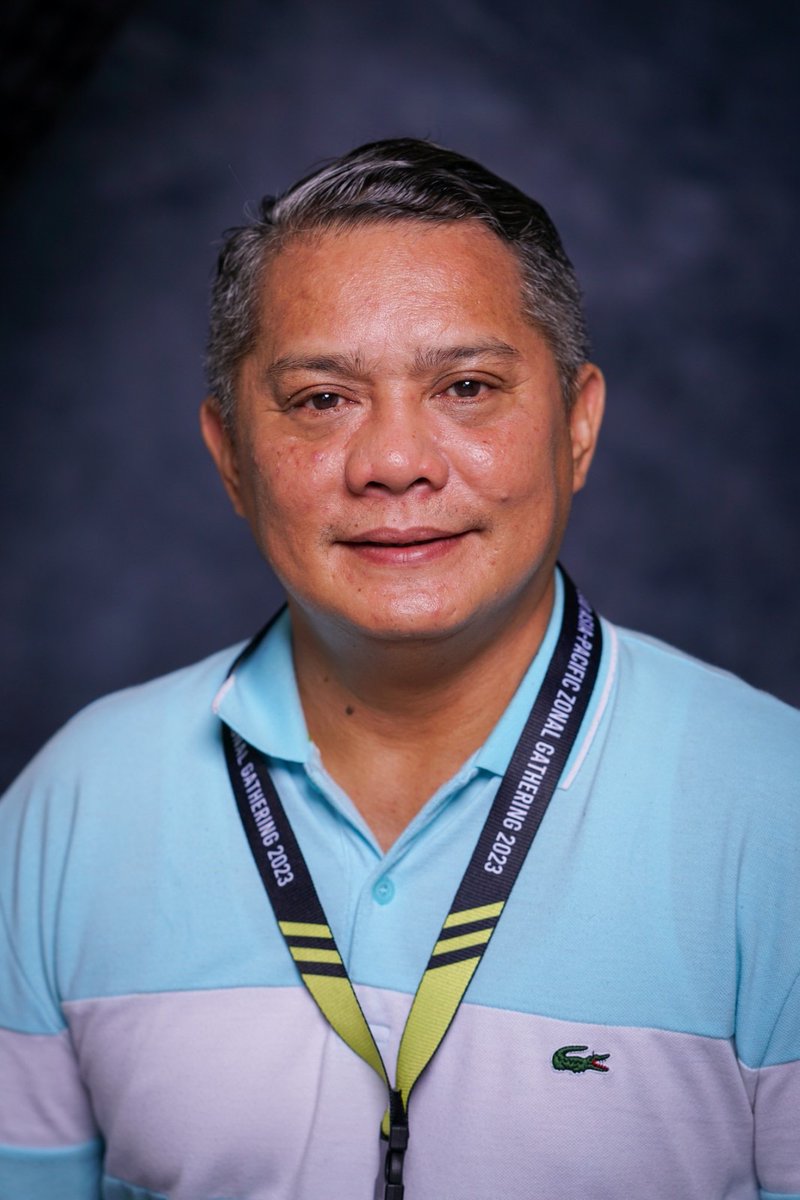 KM_Jessica_Soho's tweet photo. Freelance photographer, nag-aalok ng kanyang serbisyo bilang litratista para matulungan ang nasunugan niyang ina at matustusan ang pagpapagamot ng kanyang anak na may pambihirang sakit #KMJS https://t.co/Sy8rXayYeT