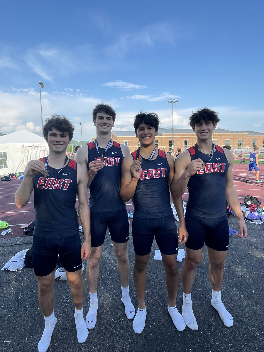 Congrats to the 4x200m relay team (Ian Caravella, Tyler Tranchita, Christian Martinez, &amp; Trent Oiler) on finishing 5th with a time of 1:28.26! 

Great way to end the year. 
<a href="/ADBEHS/">B'EAST Athletics</a> <a href="/BESpartantrack/">BESpartanTrack</a>