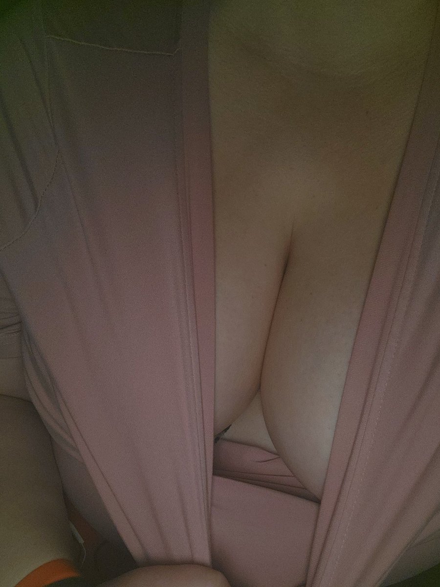 lick_lexi's tweet photo. 🤭😏
Someone remind me to take photos outside soon🙊
#flash #cleavage #tits #outdoors #citynights #lexilick #downmyshirt
#LinkInBio #soneedy #kink #Public_nudity #exhibitionism #naughty https://t.co/cLLtOIqVVr