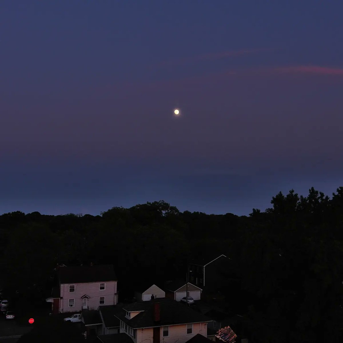 BagwellAerials's tweet image. Moon rise from last night. Shot in night mode with the Autel Evo Lite Plus #drone #Autel @AutelRobotics #moon  Second photo is manual settings