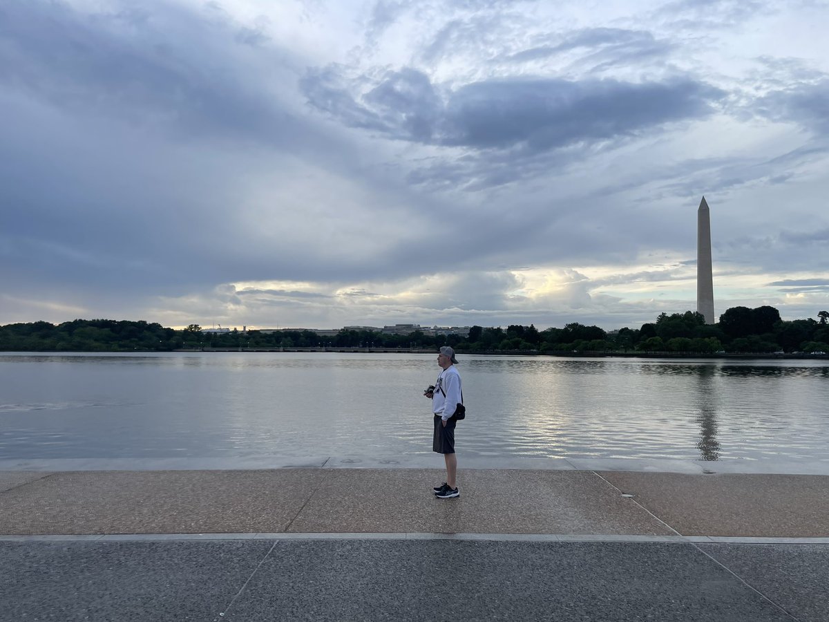 AmyWalkerKS's tweet photo. Beautiful evening stroll along the Tidal Basin #MyTourView @SToursofAmerica https://t.co/oh0FEmhHSz