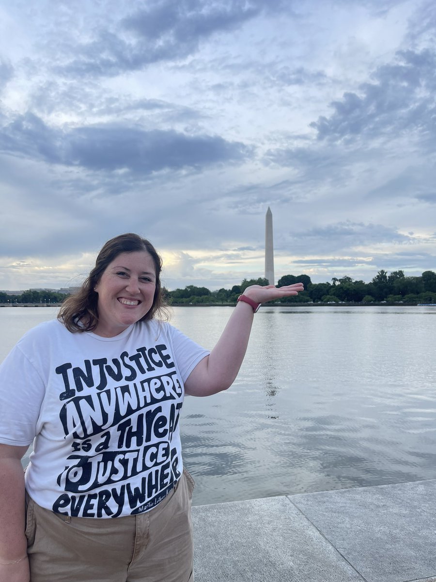 AmyWalkerKS's tweet photo. Beautiful evening stroll along the Tidal Basin #MyTourView @SToursofAmerica https://t.co/oh0FEmhHSz