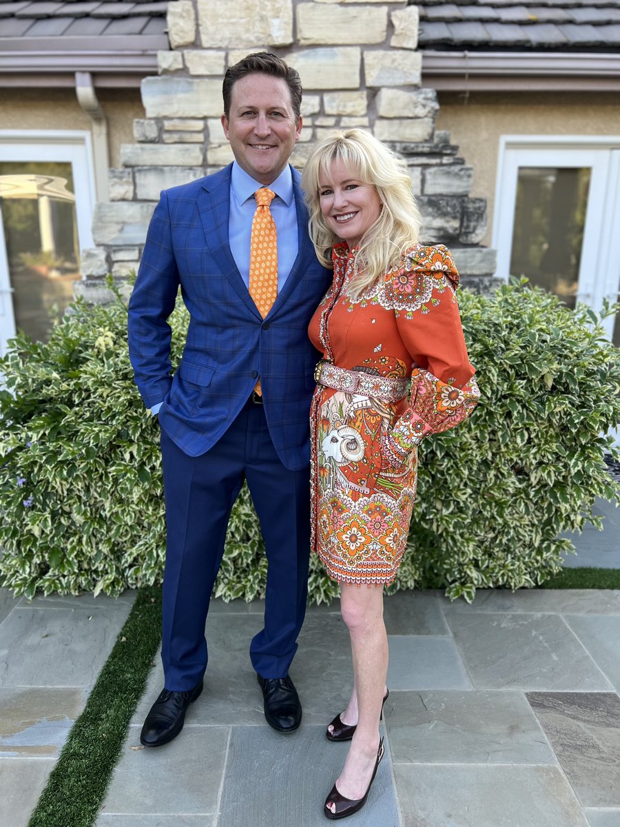 We wear orange to shine light on gun  violence. #MayorsAgainstIllegalGuns  #NationalGunViolenceAwareness