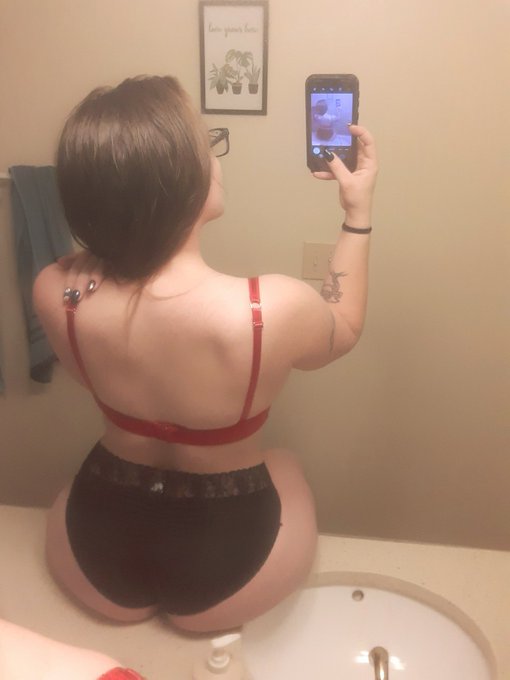 Thinking about hubby's bbc inside me 💦 https://t.co/sryAR9Wn3H