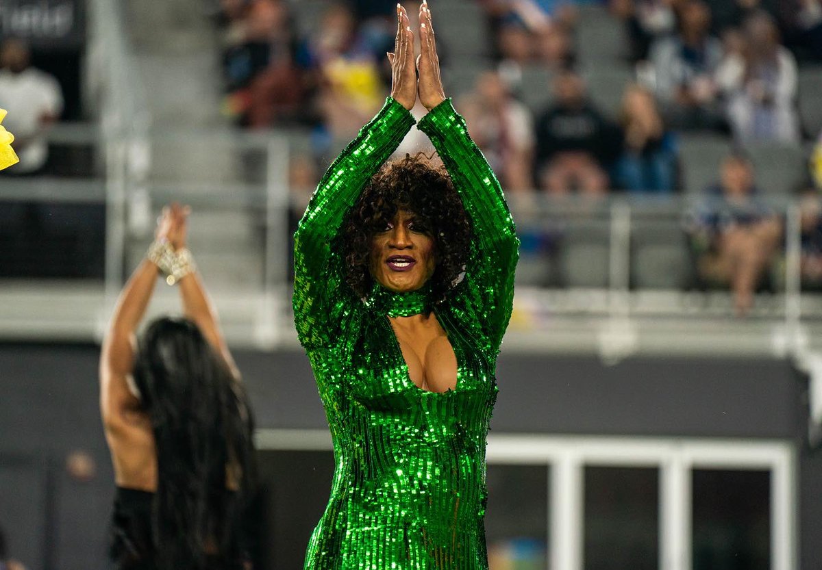 A drag queen/king performance at halftime will go down in Spirit history!