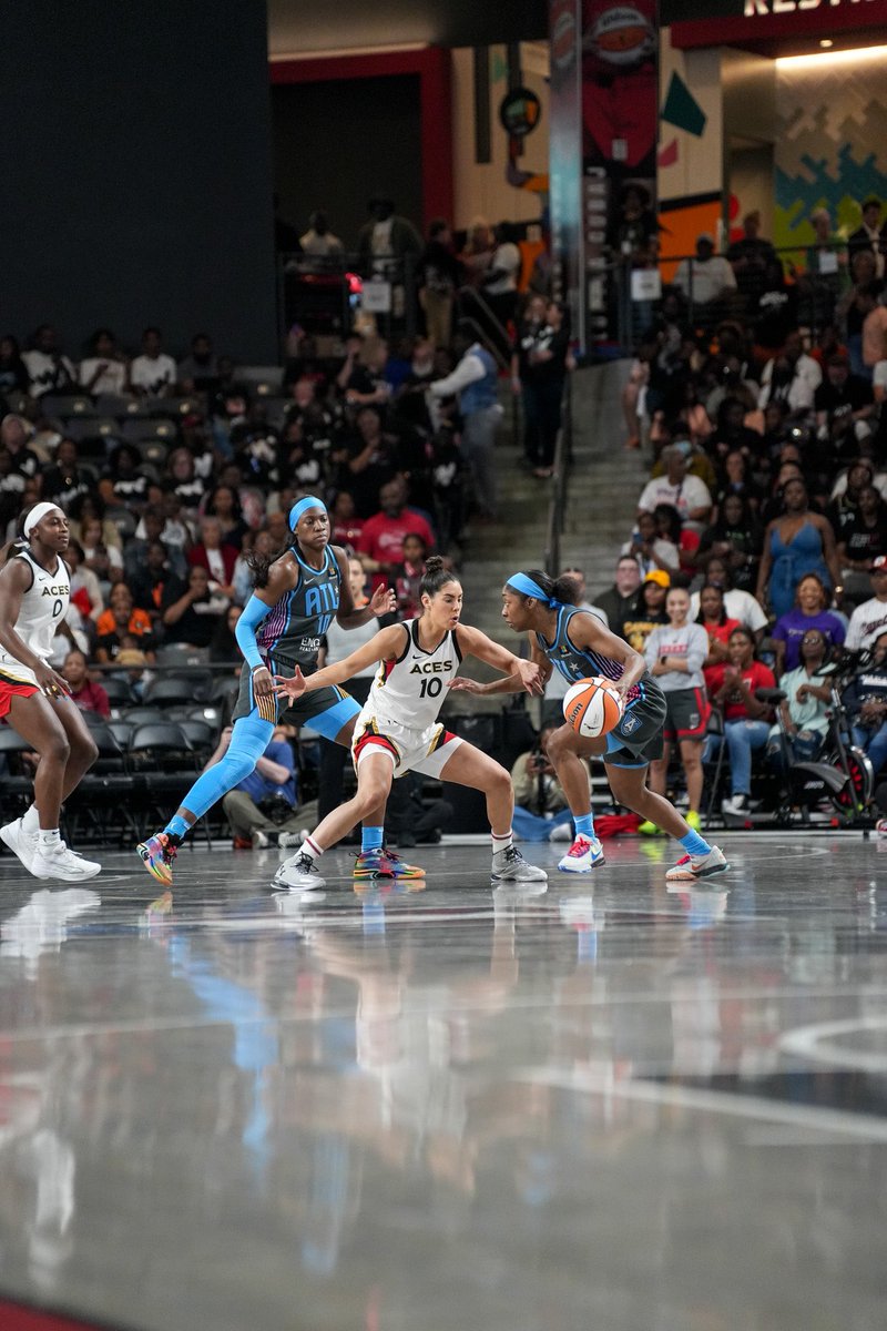 CrushSportsTalk's tweet photo. The point guard battle between former teammates @AtlantaDream’s @McdonaldAari2 and @LVAces @Kelseyplum10 was fun to watch during their game on 6/2/23. #atlantadream #ACES https://t.co/tyNW0HHrLe