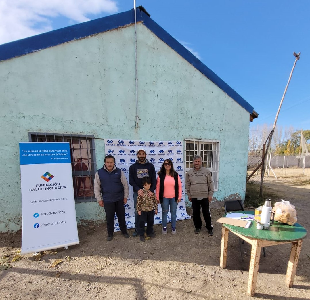 ForoSaludMza's tweet photo. En articulación con  el "Espacio Comunitario Acercar" realizamos un dispositivo sanitario en San Carlos.
Las vecinas y vecinos nos comentaron las dificultades para el acceso a la salud. El centro de salud de la zona cuenta con pocos profesionales, no hay odontología y tampoco 🧵 https://t.co/OJY54p4sAM