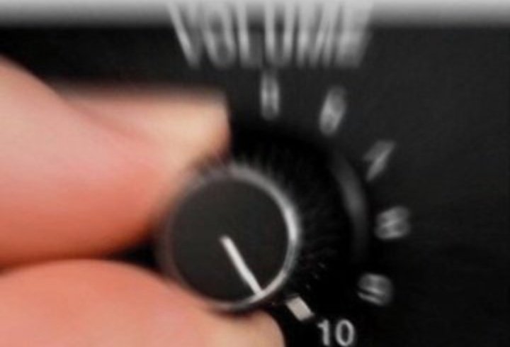 "se queda la casa sola" 
automáticamente yo: