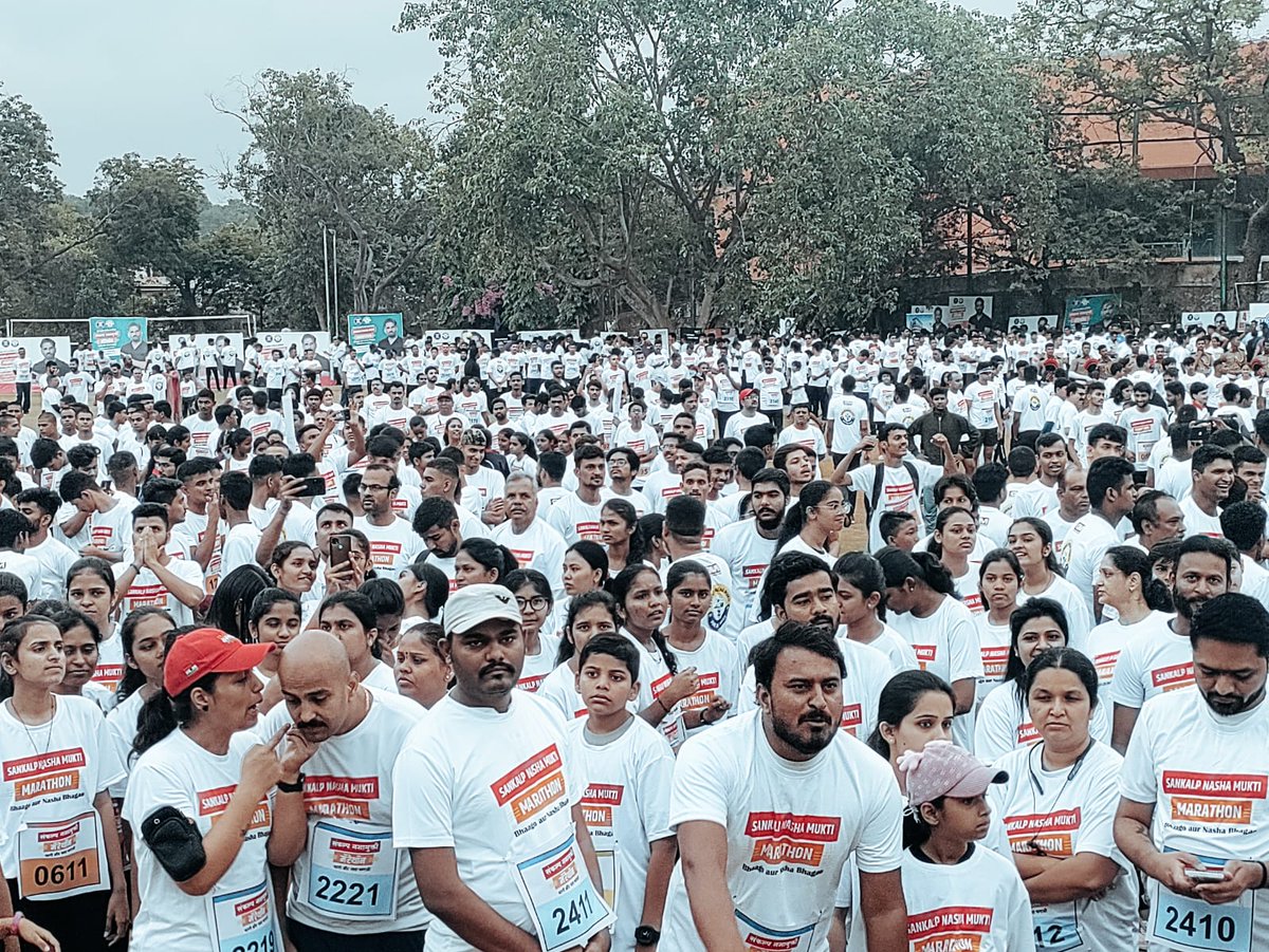 puneruralpolice's tweet image. 🏃गेट सेट गो..

🔰&quot; संकल्प नशामुक्ती मॅरेथॉन &quot;
 पोलीस अधीक्षक अंकित गोयल, प्रसिद्ध अभिनेते सुनील शेट्टी यांच्या उपस्थितीत सुरू होत आहे.

भागो और नशा भगाओ
#choosetorefuse #Marathon