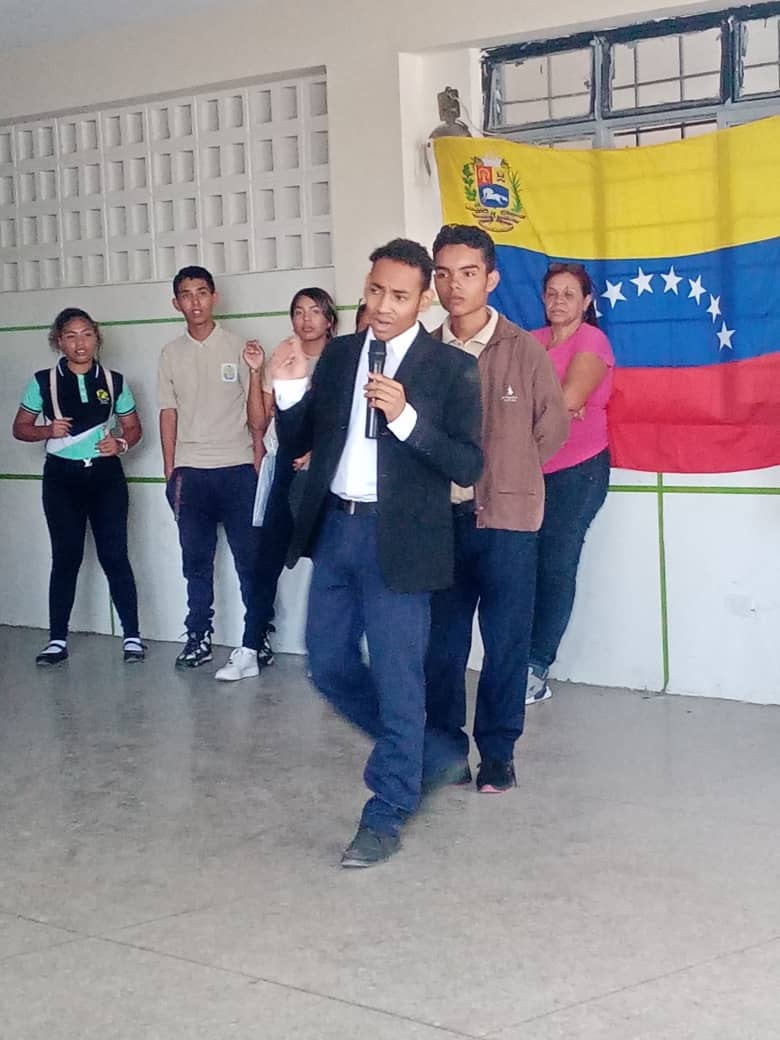 Estudiantes de UEN Tosta Garcías  realizaron una  exhibición y muestras de la  Diversidad Cultural Histórica y Geográfica de Charallave y su Afrovenezolaneidad. CDCE Cristóbal Rojas seguimos trabajando <a href="/NicolasMaduro/">Nicolás Maduro</a>
<a href="/HectoRodriguez/">Héctor Rodríguez C.</a> <a href="/_LaAvanzadora/">Yelitze Santaella</a> <a href="/rosabecerra3/">Rosa Becerra</a>