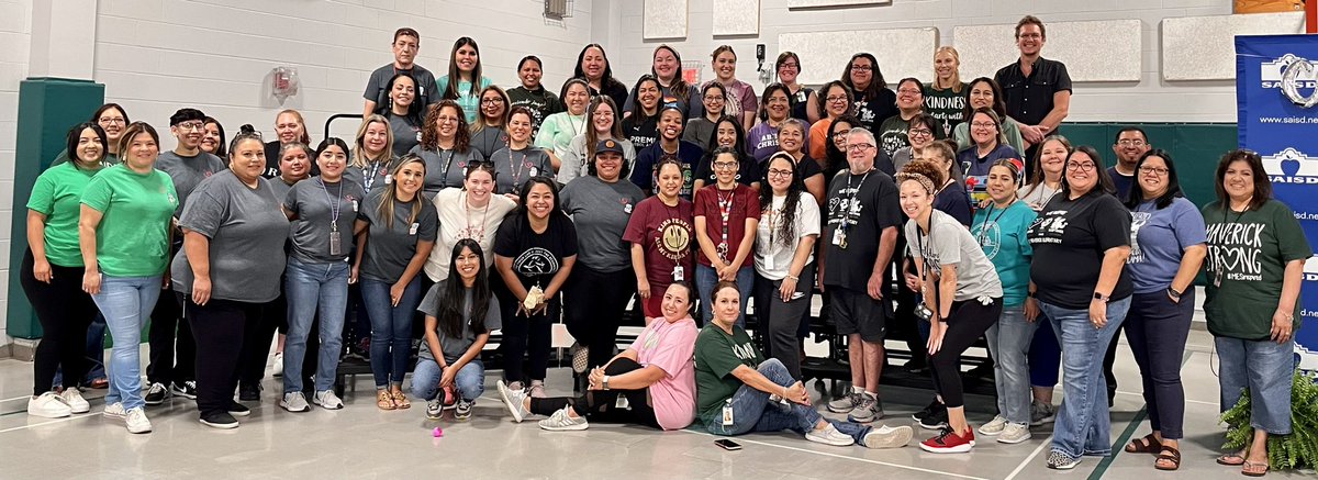 This is us, Maverick Familia 2023! 💚