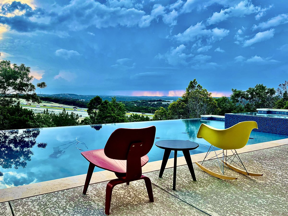 CapitalSunset's tweet photo. Celebrating the beautiful evening. @EamesOffice @HermanMiller https://t.co/5JAyxyjxHP