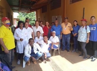 OleinisSan27576's tweet photo. @CdiRbolivar 
Jornada en la comunidad
Palmarito en la Ciudad Bolivar
CDI Simón Rodríguez en saludo al 92 aniversario del 
general Raúl Castro
#60AñosSalvandoVidas 
#RaulsiempreRaul 
#CubaPorLaVida 
@AdanVillavicen5 
@Cubacooperabol2 
@cubacooperaven 
@Hernadis8 https://t.co/lc0luFvnBc