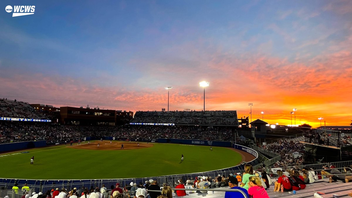 There's nothing like OKC sunsets 🥰

#WCWS
