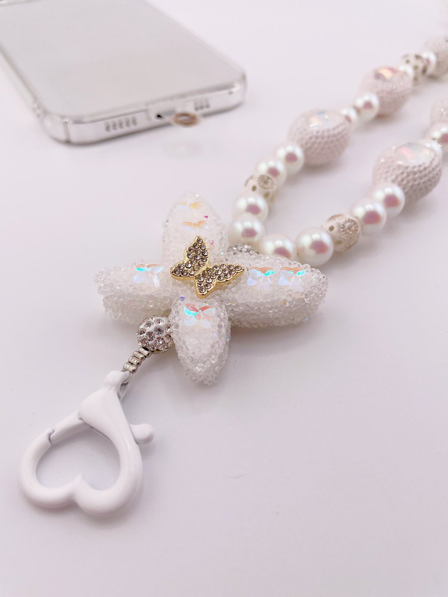 Aili527's tweet image. Rhinestone with butterfly 🦋, pearl crossbody #phonecharm Gorgeous!🌟👍🏻
#diy #phonechain #craft #bead #pearl #rhinestone