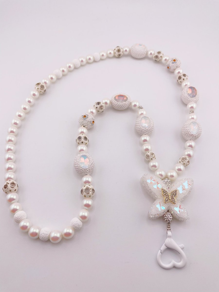Aili527's tweet image. Rhinestone with butterfly 🦋, pearl crossbody #phonecharm Gorgeous!🌟👍🏻
#diy #phonechain #craft #bead #pearl #rhinestone