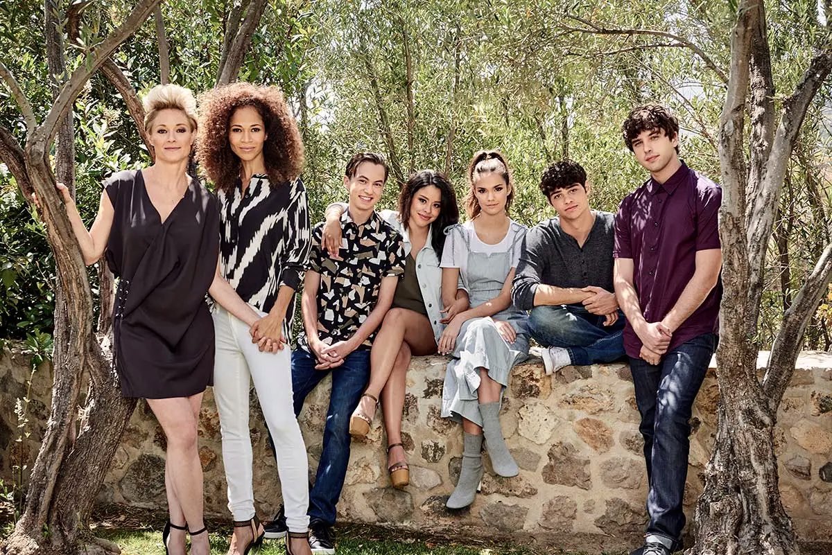 A quick photo edit to celebrate 10 years since the premiere of #TheFosters. Such a brilliant series that I absolutely love. The show that also spawned #GoodTrouble.

@TeriPolo1 @SherriSaum1 @haydenbyerly @cierraramirez @MaiaMitchell @noahcent @dglambert 

#TheFostersversary
