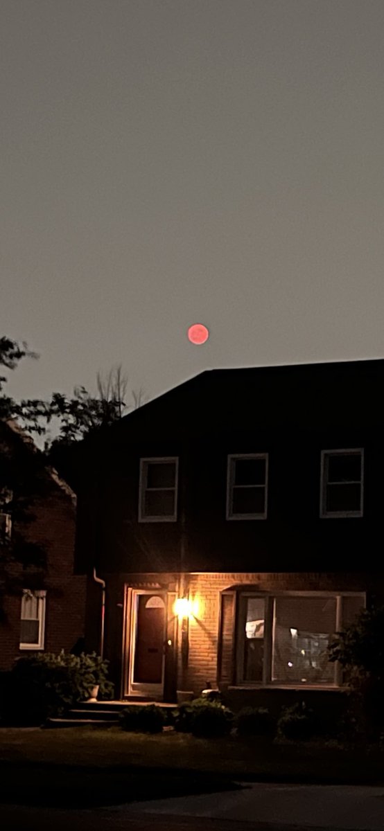 Red moon at night…on-call nephrologist’s delight?