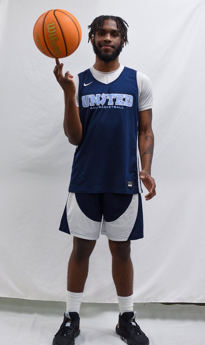 unitedNJaauboys's tweet photo. United 17U Platinum go 2-0 at @TheHoopGroup Summer Jam Fest. Decisive gm2 W over Jersey Force Select 63-38 led by Jayden Green, Matt Schwartz, Josh Brown, Cam Brown &amp; Eli’sha Brown. Frankie Denvir shot the ball well. Championship Sunday in full effect tmr 🔵⚪️🏀 https://t.co/7f8oJ3InYO