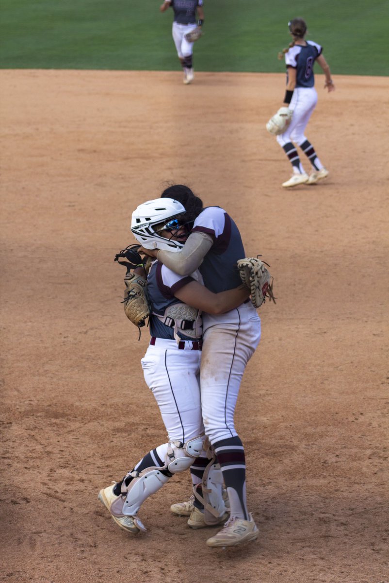trin_perry00's tweet photo. STATE CAMPS!!!
@ig_plocheck @PHSLadyOSB @TWUSoftball https://t.co/0YVYGAij4N