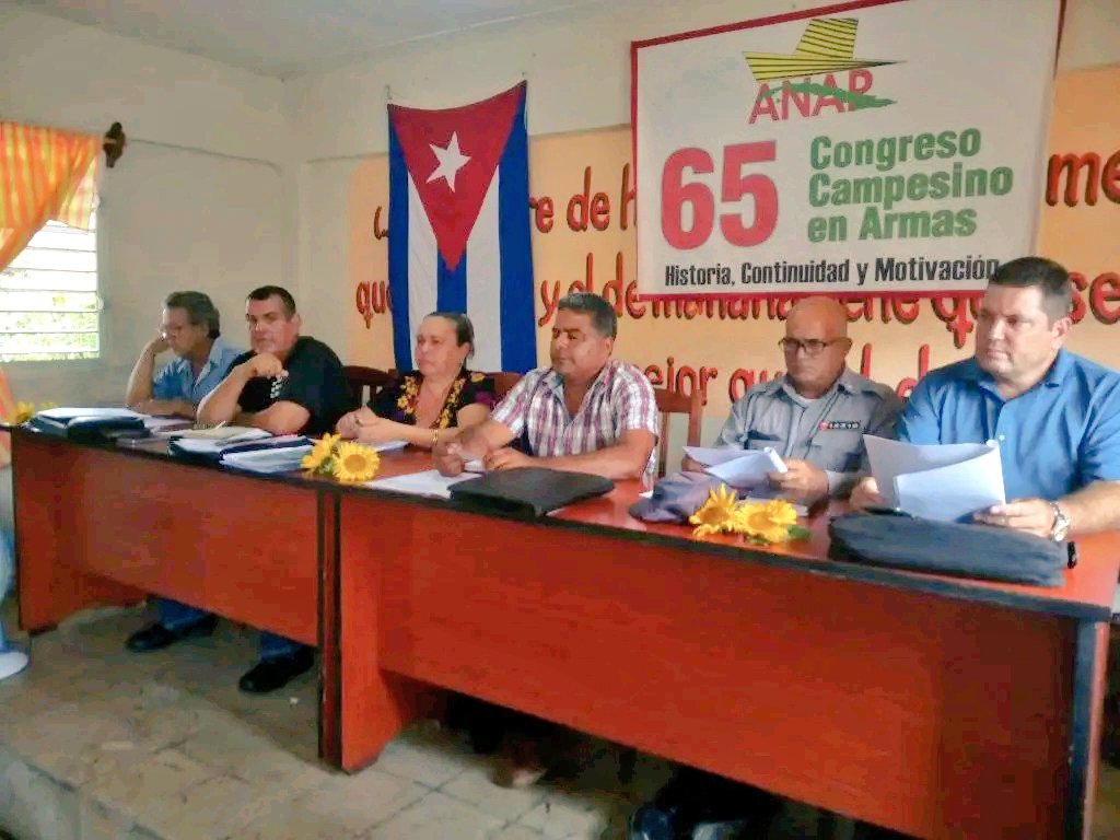 RafaelAnap's tweet photo. En camino al 65 aniversario del Congreso Campesino en Armas, realizan plenaria municipal contra los delitos e ilegalidades en Cifuentes, provincia de Villa Clara. Fueron reconocidos los asociados y cooperativas con mejores resultados en la vigilancia campesina. #AnapCuba https://t.co/rerrAJRDu4