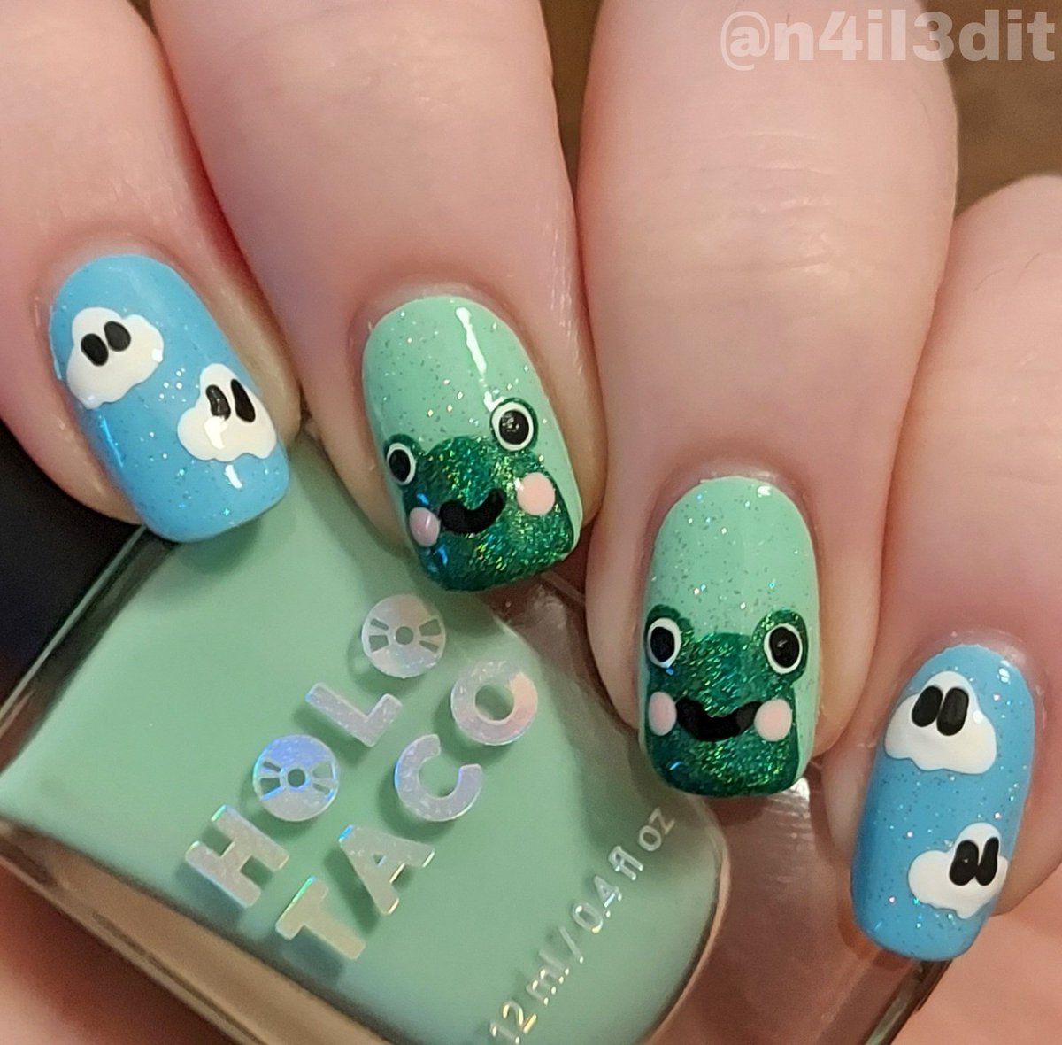 n4il3dit's tweet photo. Holo #amethystkittens and here are some Mario inspired nails for #michiesbday2023 🐸💜
💜💜
Products from
@holotaco @nailogical
💜💜
#holotaco #holotacocombo #mario #marionails #frog #frogs #frognails #frognailart #clouds #cloudnails #greenfrog #nailsof2023 #nailsoftoday https://t.co/1Cl53UV0Iw