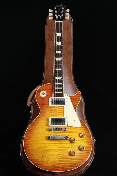 1484shibuya's tweet photo. 60周年記念モデル、1959 Les Paul Standard VOS Murphy Paintedを正面から撮ってみました!!動きのある杢とMurphy氏のペイントによって非常に素晴らしい仕上がりとなっています。ぜひこの機会にご検討くださいませ♪
https://t.co/2DHc2cJGoH
#Gibson #Customshop #Murphy #1959LP https://t.co/AupVuOUaxo