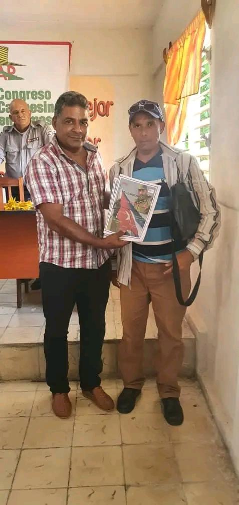 En camino al 65 aniversario del Congreso Campesino en Armas, realizan plenaria municipal contra los delitos e ilegalidades en Cifuentes, provincia de Villa Clara. Fueron reconocidos los asociados y cooperativas con mejores resultados en la vigilancia campesina. #AnapCuba