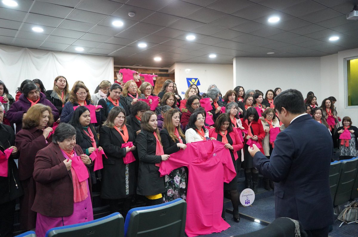 iasdcentrosur's tweet photo. ¡Gran sábado misionero de la #MujerAdventista! 
Dios nos bendijo con bautismos y hermosas reflexiones, no sólo de los líderes de la #ACSCh, sino también de @iasdsudamerica, @jeanetelimadesouzapinto y de @iasdchile, @waleskablu 💐

#Dios bendiga a las mujeres de #Biobío y #Ñuble https://t.co/lIwQWzFB0S