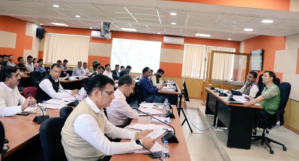 DcKangra's tweet photo. Efficiency in administration meeting held with all departments and SDMs. Sub division wise status of major developmental, tourism &amp; welfare works reviewed along with the status of FCA/FRA cases. https://t.co/WgSDImMiwl