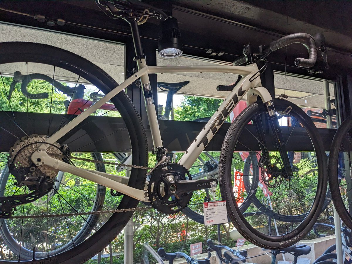 LORO_KOMAZAWA's tweet photo. TREK FEST開催中ですが、お問い合わせ爆増中の大人気グラベルロードCheckPointが各種、現物をご覧になって頂けます！
SL5とSLRは試乗車も！
この夏グラベル始めてみませんか！？😎

#グラベルロード #TREK #TREKFEST https://t.co/81FvS8TA2d