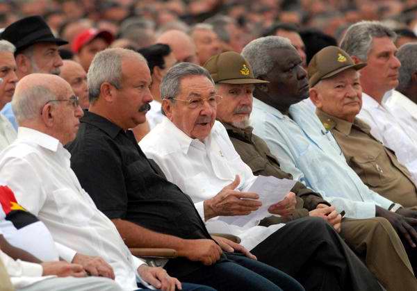 El Moncada, el presidio, el Granma, de guerrilla a ejército, el II Frente, las FAR, el PCC, la Presidencia, la lealtad a Fidel, el amor a la familia. Son 92 años del más modesto rebelde, presente en tantas batallas. Felicidades GE Raúl Castro. Gracias por el legado y el ejemplo.