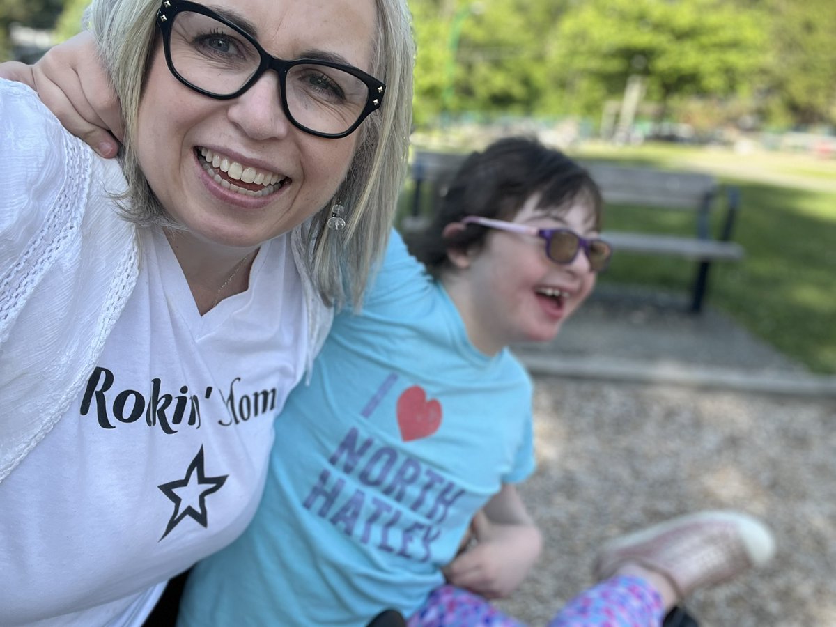 Trisomy21Momma's tweet photo. Although the market wasn’t super busy due to it being Hats Off Day, I still made $578~not too shabby, I think! Thank you to my friends Ron and Tammy for coming out and once again supporting me. It wasn’t too hot so the cookies survived!
#MissACookies #RunUp4DS #dsrf https://t.co/mzpPZM6tag