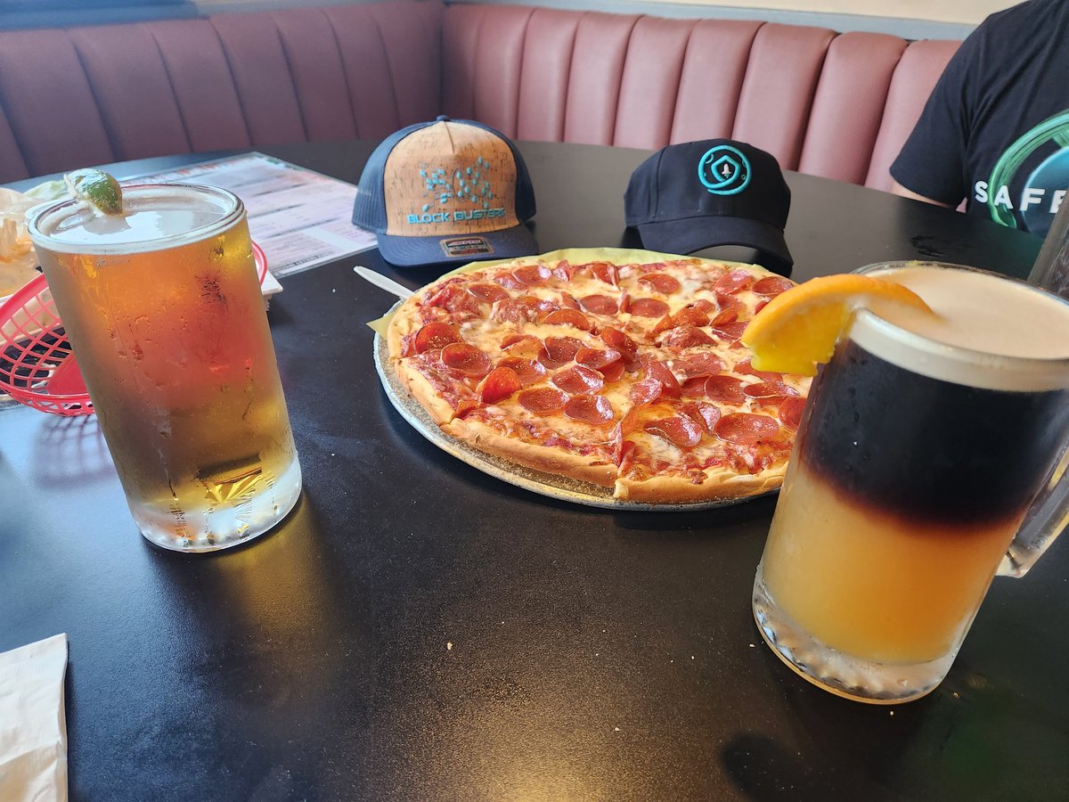 @FaboisMe @CptHodl @CptHodl you wanted a #SafemoonArmy pizza party, well good sir, we having it at our #Safemoon meet up right now. 
Cheers 🍻 

#BlockBustersTech 
#SafemoonFamily