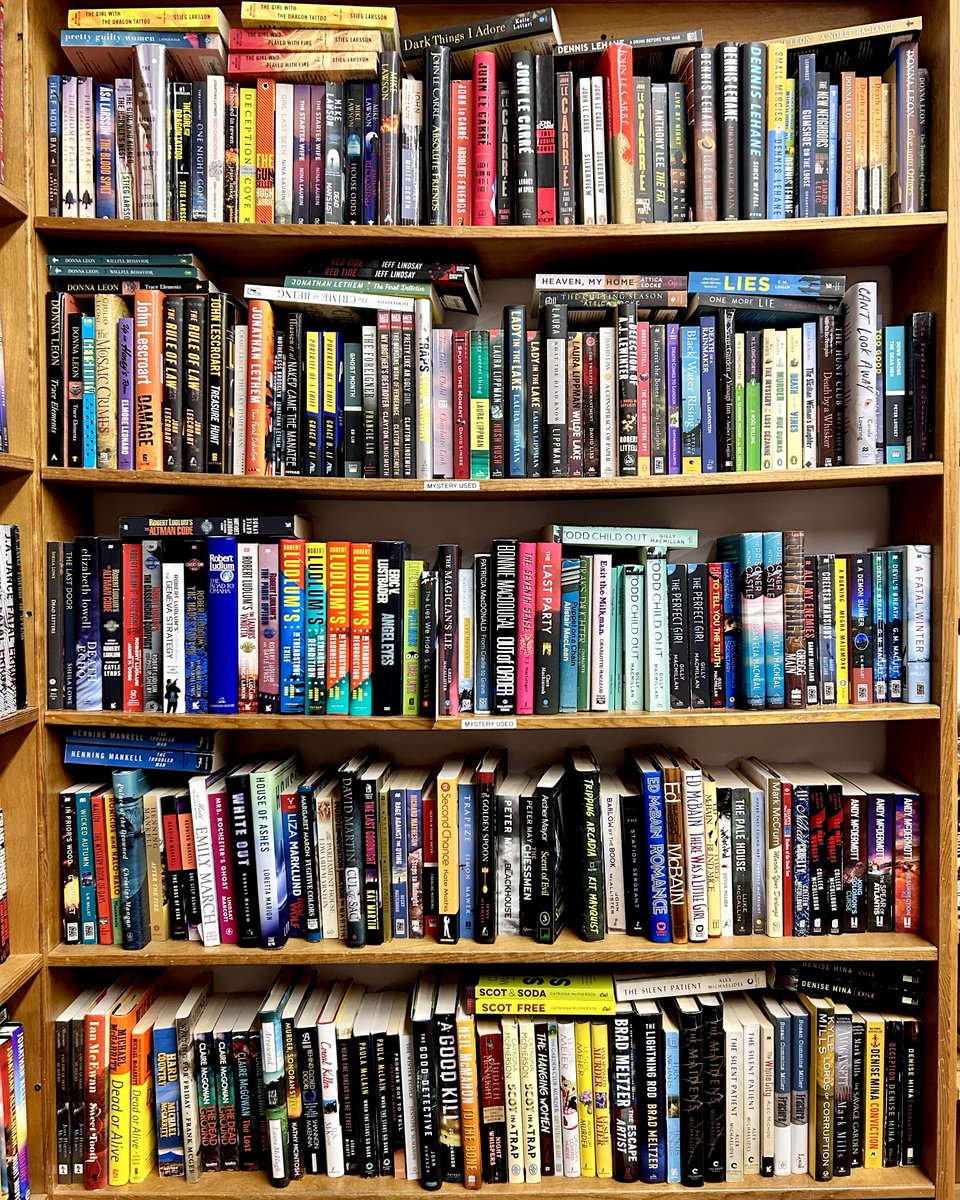 The used bookshelves😍😍
#indiebookstore #shoplocal #tucson #bookworm #booklover #shelfie #usedbooks #mysterynovel #bookseries