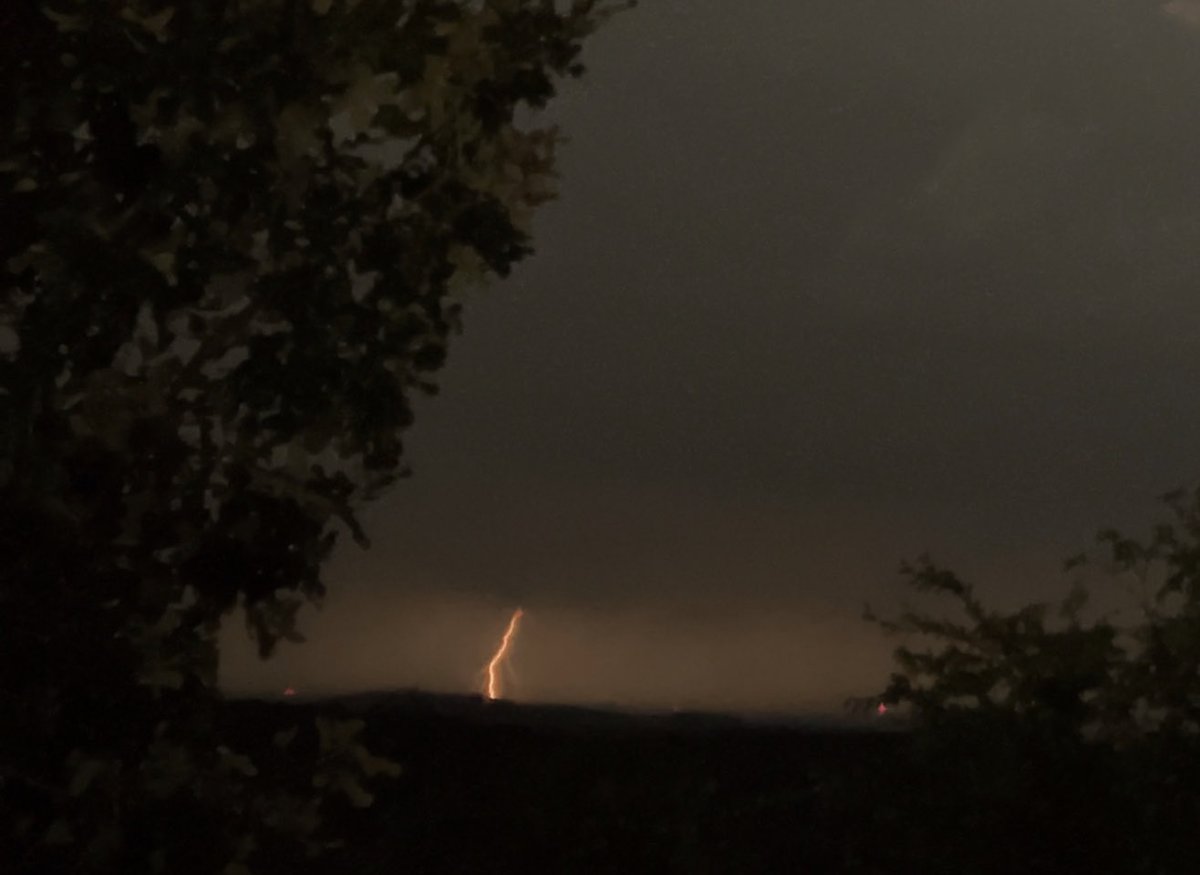 #Venus, #Mars and a nice lightning bolt while we await the rising of #Strawberry #moon. #arwx