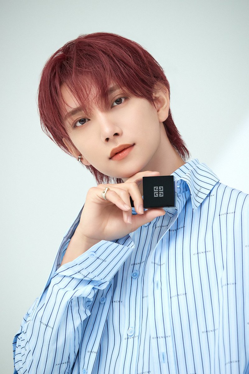 Dual allure, double the elegance. Embracing GIVENCHY beauty, I effortlessly embody two captivating styles, unveiling a mesmerizing transformation for Elle Japan.