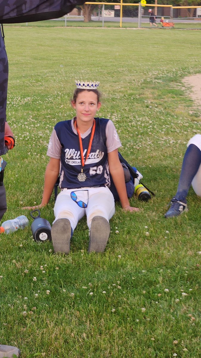 CoachMamacita's tweet photo. Congrats to @ZemanGrace and @PietanzaAva3 for the first of many awards for @WCsoftball0506 
Grace = Queen of the diamond for supporting, &amp;playing her ❤️out, and Ava = Nugget award for hitting today! Congratulations ladies so PROUD!#QueenOfTheDiamond #NuggetAward #SoftballLife https://t.co/lbIZzZ4pT0