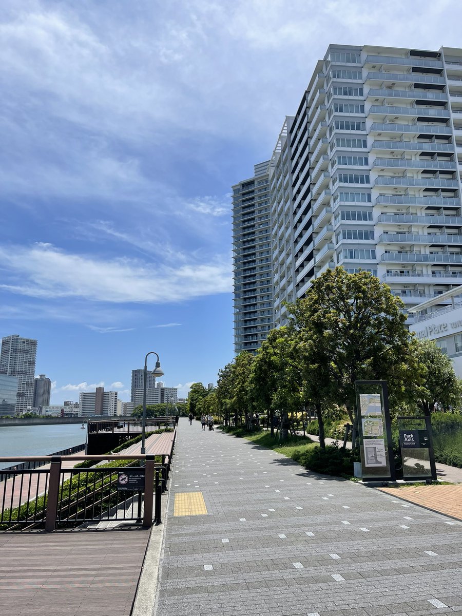 今日は営業してます。水辺のカフェ、豊洲のオンザカナルです。小田さんが来られたときと同じ晴れた昼間に来てみました。