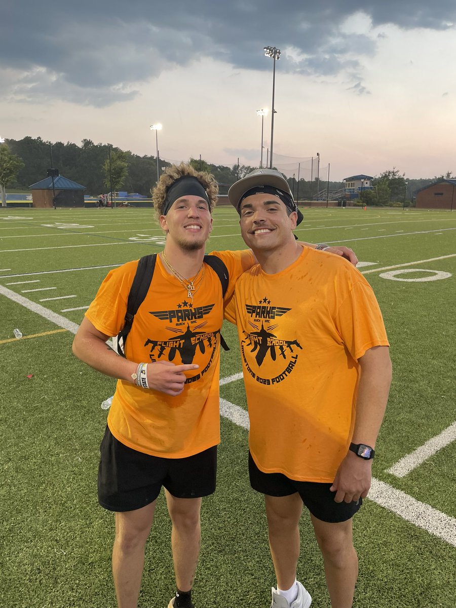 #AGTG After a great camp and talk with <a href="/Hunter_046/">Hunter Maynard</a> I am blessed to receive my first offer from Limestone University!!! <a href="/coachfurrey/">Mike Furrey</a> @MohrRecruiting @RivalsWardlaw <a href="/NPCoachJeff/">Jeff@nationalpreps.com</a> <a href="/DAWGHZERECRUITS/">Dawg House Recruiting</a> <a href="/RecruitNationSC/">Recruit Nation- South Carolina</a> <a href="/PrepRedzoneSC/">Prep Redzone South Carolina</a> <a href="/YoureNextTrain1/">Y. N. T. 🤘🏿🤘🏾🤘🏼</a> <a href="/StephenNimmer/">Stephen Nimmer</a> 
@SWiltfong247