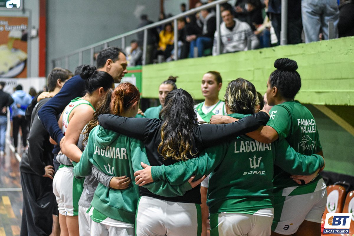 #LFBxBT | UNA PIZZA QUE VALE ORO

En un partidazo de locos y con un triple larguísimo de Melina Marcial sobre el cierre, Lagomar derrotó a Yale y dio un paso importante hacia la zona oro.

📝<a href="/Brianrz2000/">Brianrz</a>
📸 <a href="/toledolucas004/">Lucas🇳🇱</a> 

👉bitly.ws/GWYq