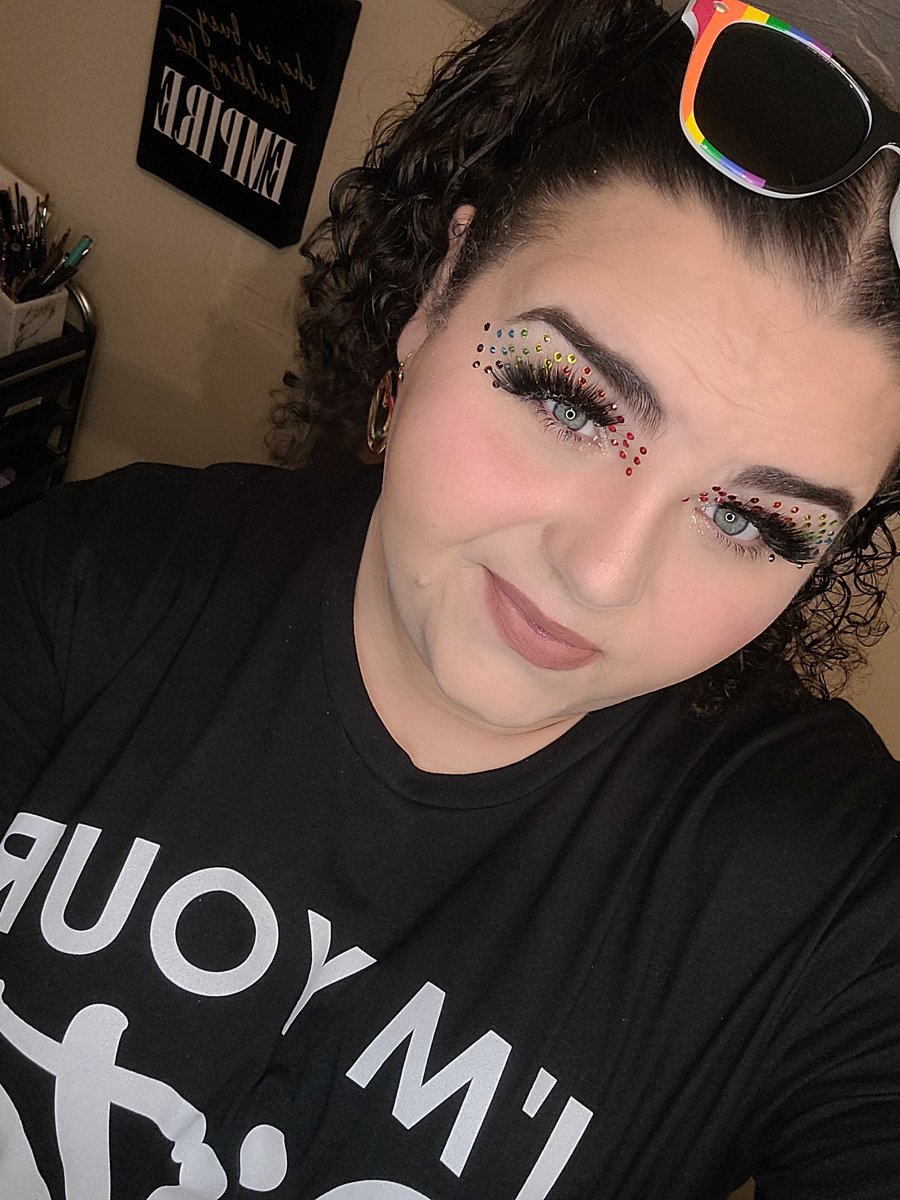 penguin__makeup's tweet photo. My look for Pride today in Provincetown ❤️🧡💛💚💙💜

Brands used:

@ABHcosmetics @rarebeauty @EsteeLauder @elfcosmetics @OneSizeBeauty @PFCosmetics @bhcosmetics @LancomeUSA @Clinique @ColourPopCo @sheglamofficial @LauraGeller @UrbanDecay @HankandHenry_us https://t.co/QG3HtKa2jG