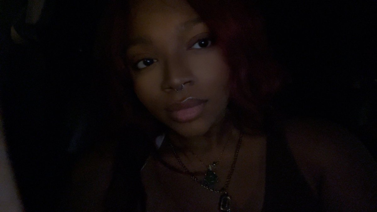 HEARTOFABG's tweet image. it’s like people don’t want to get up and take selfies anymore.